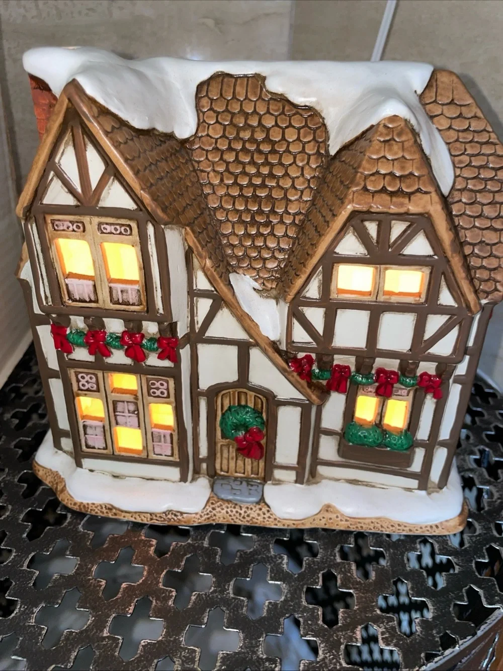 Lefton Hampshire Christmas House Ceramic 07336 Hand Painted 1989